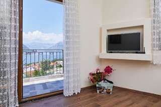 Апартаменты S&A&M Sunset Apartments with pool and sea view Котор Апартаменты с 2 спальнями-40